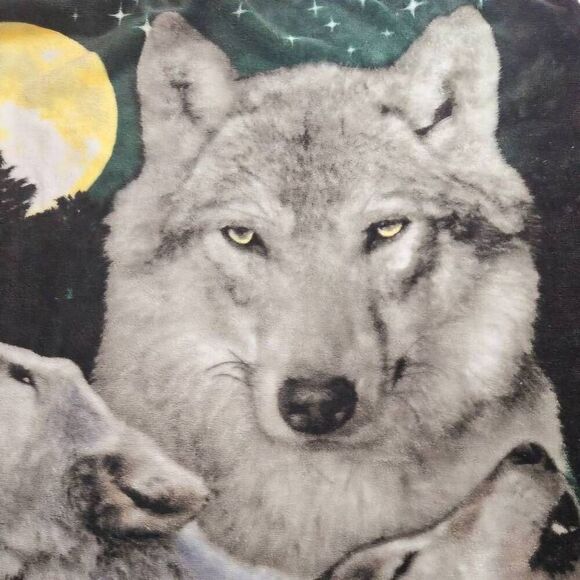Wolves Wilderness Throw, (50" x 60") - Picture 3 of 3